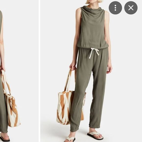 Monrow Women's Black Draped crepe jumpsuit medium new with tags - Picture 2 of 9